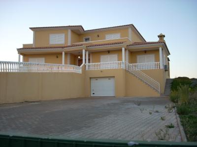 Villa For sale in Moncarapacho, Algarve, Portugal